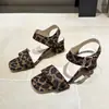 Sandalias Nuevas 2026 Europeas y Americanas Transfronterizas Casuales Cómodas Talla Única para Todos Tallas Grandes Moda Estilo Europeo y Americano Para Uso en Exteriores Venta al por Mayor Tallas Grandes