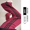 Calça de moletom feminina cinza, novo estilo outono/inverno 2026, casual, corte solto, perna afunilada, três listras, forro interno de fleece, estilo americano