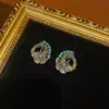 Brincos Ocidentais Antigos Bronzeados 18K Dourado Retrô com Strass Azul Design Duplo de Cauda de Peixe Nicho