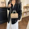 Bolsa de ombro única de veludo com bolinhas, padrão retrô de camurça feminina, moda outono, nova chegada, bolsa transversal, executiva, bolsa de mão requintada 2026, versátil