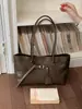 Bolsas: Bolsos tote retro europeos y americanos transfronterizos, gran capacidad, elegantes bolsos de hombro para mujer para el trabajo, que exudan una sensación sofisticada y de alta gama.