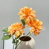 Flores artificiales de dalia de tres cabezas para fotografía, decoración del hogar, escaparates de centros comerciales, bodas, hoteles y venta al por mayor transfronteriza.