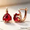 Brincos de zircônia triangular de alta transparência Yanbai, dourado champanhe, tarraxas de orelha de luxo leve, acessório requintado para realçar o temperamento feminino