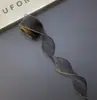 Estampado de leopardo negro con ribete dorado, cinta de tul blanco caqui con ribete dorado, cinta de cuadros, cordones hechos a mano, elaboración de moños