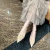 Zapatos Planos de Charol Color Nude con Punta y Tira en V 2026 Primavera Boca Baja Forma de Barco Tacón Bajo Banquete Suela Suave Modernos y Elegantes