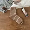 Meias Listradas para Mulheres 2025 Outono Novo Simples Color-Blocking Meias de Cano Médio Moda Versátil Meias Slouch Sem Costura Zhuji