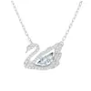 Versão de Luxo do Colar Cisne Degradê Azul, Vermelho, Rosa, Branco e Preto da Swarovski para Mulheres, Apresentando Corrente Dinâmica para Clavícula com Cristal Swarovski Element