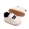 Estilo esportivo casual para bebê menino, cor sólida, superfície de PU, sapatos para criança pequena, bebê menina, sola macia, sapatos para caminhar na frente BNB3102