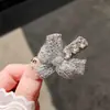 Pinza de Pato Tejida con Lazo de Pedrería Gris Dulce Estilo Personalidad Lana Pasador de Pelo Nuevo Accesorio de Pelo de Alta Gama para Mujeres