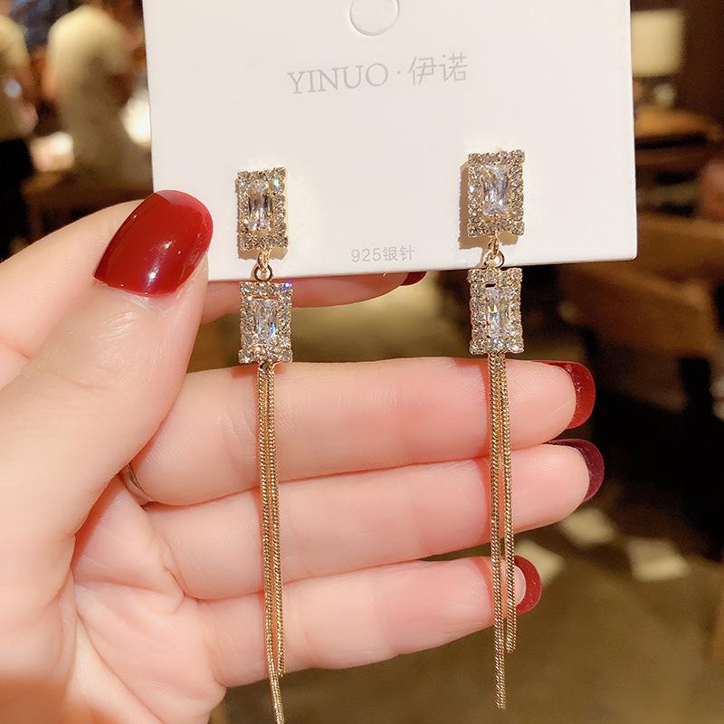 8DEF1DDAB0A54C2079F3FC28B29E07