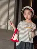 Camiseta de Manga Corta Versátil a Rayas Estilo Coreano para Niños y Niñas, Seis Colores, Novedad Verano 2026, con Pañuelo Triangular