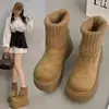 Botas femininas de cano curto com sola grossa e que aumentam a altura, nova coleção outono/inverno 2026, acabamento fosco versátil, adequadas para mulheres baixinhas, botas meia-calça plataforma estilo coreano, botas da moda
