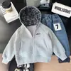 Colección Otoño/Invierno 2026: Venta al por mayor de chaquetas y sudaderas cálidas, forradas de polar y acolchadas de algodón para niños y niñas