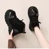 Botas Martin de tacón alto adelgazantes de venta caliente para mujer 2026 Nuevo Otoño Invierno Punta Redonda Hace que los Pies Parezcan Más Pequeños Estilo Británico Botines de Suela Gruesa para Mujer