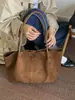Bolso tote de gamuza de gran capacidad, bolso de hombro de moda para otoño e invierno, nuevo bolso grande 2026, diseño simple para la escuela y el trabajo, bolso de mujer