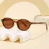 Nuevas Gafas de Sol de Moda Estilo Coreano con Montura Ovalada y Tachuelas Metálicas, Versátiles de Moda Unisex, Gafas Retro Ojo de Gato al por Mayor