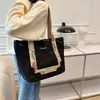 Fabricantes al por mayor de bolsos de nailon anti-salpicaduras para mujer, bandolera portátil, bolso de estilo étnico, bolso tote de gran capacidad para mujer