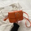 Bolsa Clipe de Couro Texturizado para Mulheres 2026 Verão Novo Estilo Moda para o Dia a Dia Design Simples Uma Alça Ombro Transversal Axila Pequena Quadrada