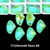 Broca de Vidro em Formato de Machado para Chanfrar Bordas, Strass de Costura à Mão com Fundo Plano, Acessórios Coloridos Fluorescentes Neon para Roupas DIY com Duas Furações, Joias Artesanais
