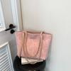 Bolsa Grande Feminina com Relevo Moda Verão 2025 Nova Versátil Bolsa de Ombro Textura de Alta Qualidade Bolsa Tote para Mulheres