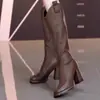 Botas Femininas Elegantes Estilo Coreano Temperamento 2026 Outono/Inverno Novas Salto Alto Versátil Emagrecedoras Bico Quadrado Salto Grosso Botas de Equitação