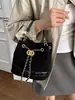 Comercio Exterior Transfronterizo Retro Cuero Genuino Color Mate Bloques de Color Otoño e Invierno Sensación de Alta Gama Bolso Cubo con Cadena Bolso Cruzado de Moda para Mujer con Cierre de Cordón