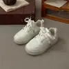 Zapatos Casuales de Skate para Niñas 2026 Primavera/Otoño Zapatos Infantiles Zapatos Deportivos para Niños Zapatos Blancos para Estudiantes Moda para Niños de Edad Media y Mayores