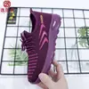 Zapatos de tela nuevos estilo Pekín antiguo, zapatillas deportivas casuales sin cordones para mujer, suela blanda, antideslizantes, adecuados para madres de mediana edad y mayores, en stock