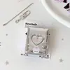 Hisocute Estilo Doce e Descolado Mini Álbum de Fotos Vazado em Formato de Coração Álbum de Armazenamento de Fotos de Idol Pingente de Chaveiro Fofo Venda por Atacado