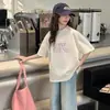 Camiseta Infantil con Estampado de Letras, Manga Corta, Estilo Verano para Niñas, Tendencia Linda Versión Coreana, Top Holgado de Cuello Redondo de Media Manga