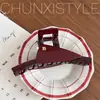 Elegante Pinza Triangular Roja con Garras para Mujer, Nuevo Estilo 2026, Pasador de Alta Gama, Impresionante Accesorio para el Cabello de Año Nuevo