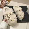 Novas sandálias slip-on fofas para mulheres, perfeitas para usar ao ar livre, apresentando design de bico fechado, estilo fácil de calçar, solas grossas e design leve de meio chinelo