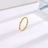 Anillo de Acero de Titanio Doble Círculo Trenzado Fino Simple para Mujer, Diseño de Nicho, Sensación de Alta Gama, Lujo Ligero, Accesorio de Moda Trendy de Celebridad de Internet