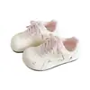 Zapatillas de entrenamiento blancas alemanas con estampado de estrellas estilo japonés para mujer, nuevo modelo otoño 2026, versátiles para estudiantes, combinan bien con faldas, hacen que los pies parezcan más pequeños, zapatillas casuales