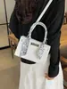 Bolsa de Mão Versátil Moda Transfronteiriça 2026 Verão Nova Bolsa Quadrada Pequena Bolsa de Ombro Bolsa Transversal de Nicho de Alto Padrão