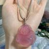 Colgante de Calcedonia Rosa Tipo Hielo Natural, Buda Guanyin de Calcedonia Rosa, Ágata de Jade Fulong, Hebilla de Jade para la Paz, Fuente de Suministro para Transmisiones en Vivo
