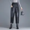 Pantalones casuales sencillos de corte holgado tipo "dad pants" con bolsillos grandes para mujer, nuevo modelo otoño e invierno 2026, pantalones harem cropped holgados de corte cónico.