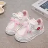 Sapatos Fofos de Gato Branco para Crianças 2025 Outono Novo Versátil Nicho Esportivos Board Shoes Estudante Casual Solado Grosso Pão Shoes
