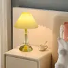 Lámpara de mesa de noche para dormitorio simple estilo francés, sentido avanzado, restaurante, bar, atmósfera creativa, estudio, alto valor de color, lámpara de mesa decorativa