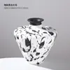 Jarrón de Cerámica Negro y Blanco Hecho a Mano de Forma Irregular Estilo Vintage para Arreglo Floral, Decoración de Mesa, Adorno Estilo Wabi-Sabi para Casa de Huéspedes Hotel