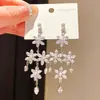 Pendientes de botón con borla de flor de circón incrustado de aguja de plata Moda Personalidad Estilo de corte Trabajo pesado Pendientes Lujo ligero Sensación de alta gama Joyería para orejas