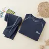 Ropa interior térmica deportiva de lyocell y acetato para niños de otoño e invierno 2026 nuevo modelo conjunto de hogar de tops y pantalones de otoño para niños y niñas