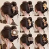Pinza para el pelo de felpa de tamaño mediano para cabello fino, nuevo estilo 2026, accesorio de alta gama para el cabello para mujer, pinza para el pelo para la parte posterior de la cabeza