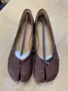 Novos Sapatos Clássicos Plissados com Bico de Porco e Bico Dividido em Pele de Ovelha, Sapatos Slip-On Lazy Mary Jane para Mulheres, Sapatos de Bico de Porco com Boca Rasa