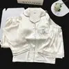 Pijama de Tres Piezas de Seda Helada de Gatito con Almohadillas en el Pecho Pijama para Mujer Temporada de Verano Nuevo Cárdigan Ropa Fresca para Casa