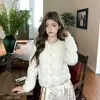 Cardigan de Pelúcia Branco Elegante com Bordado de Pedrarias e Strass Pesado para Mulheres, Tricô de Gola Redonda, Novo Estilo Inverno 2026