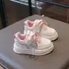 Zapatillas deportivas para niños, nuevos modelos de otoño, zapatillas de correr a la moda y ligeras para niñas, zapatillas antideslizantes de suela blanda para niños, zapatos blancos transpirables