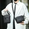 Bolso bandolera casual ligero para exteriores, nuevo estilo para hombre, gran capacidad, diseño simple, bolso de hombro versátil, adecuado para ciclismo y deportes