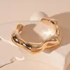 Pulsera Geométrica Cuadrada de Metal Europea y Americana con Forma de Ola Retorcida Pulsera de Personalidad Temperamental Joyería de Lujo Ligero de Alta Gama Transfronteriza
