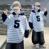 Sudadera con capucha de rayas para niño, estilo primavera y otoño, diseño de dos piezas, manga larga, bloques de color, top estilo coreano, sudadera elegante y holgada para niños